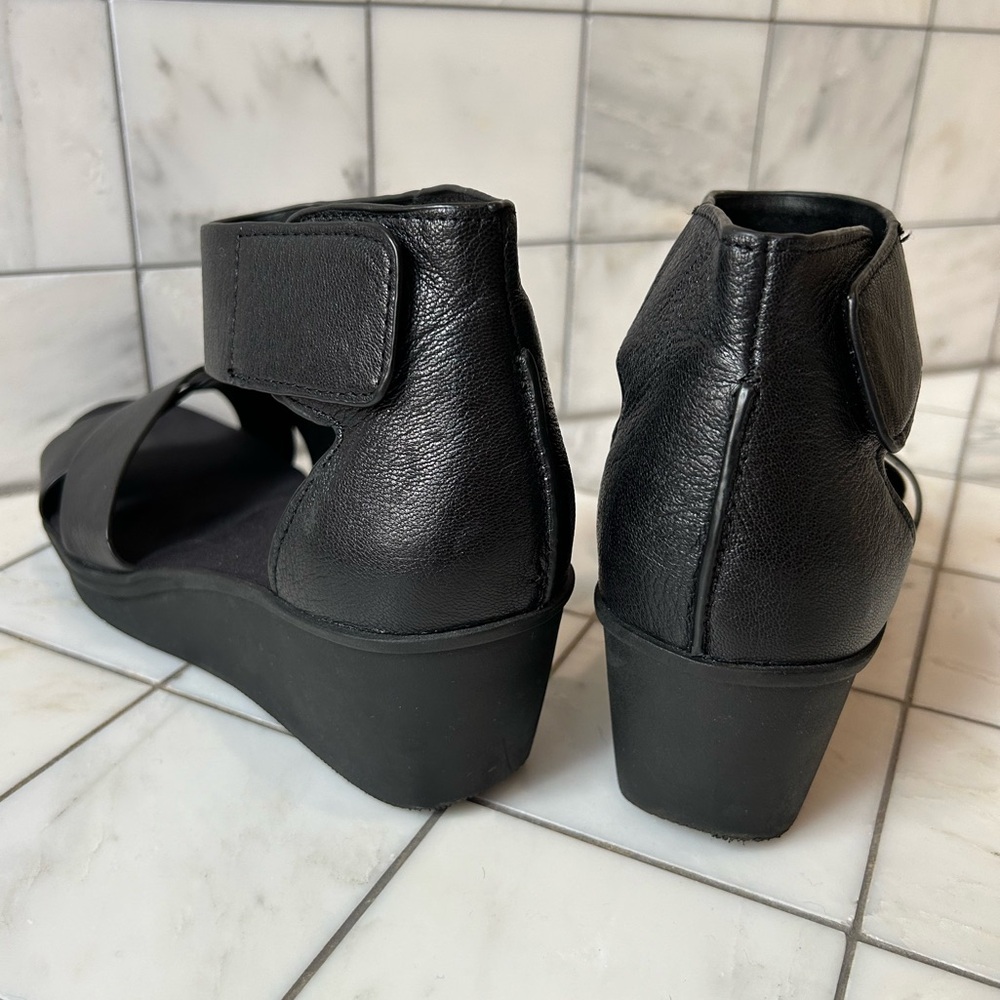 Naturalizer Black Leather Sandals - Picture 5 of 7